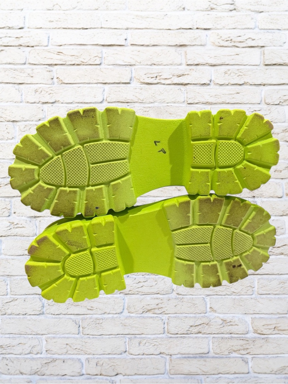 Betsey Johnson Womens Frankee Lime Green Platform Sandals Shoes Size 7 - Picture 6 of 9